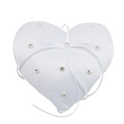 hjerteformet vielsesring pude med rhinestones