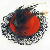 chapeau de dentelle noire, bijou, de compensation et de plumes