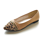 Leatherette Closed Toe Flats With Pointed Animal Print Toe (More Colors)