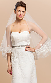 One-tier Tulle Fingertip Wedding Veil With Lace Applique Edge