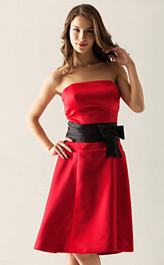 A-line Strapless Knee-length Satin Bridesmaid/Wedding Party Dress
