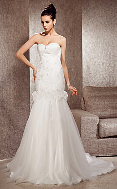 Trumpet/Mermaid Strapless Court Train Lace And Tulle Wedding Dress