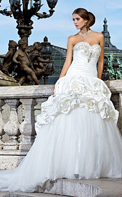Ball Gown Sweetheart Chapel Train Taffeta And Tulle Wedding Dress