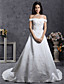  une ligne de hors-la-épaule tribunal train robe de mariée en satin