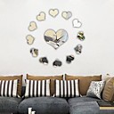 reloj de pared creativa en la cara del espejo