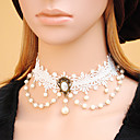 Donna gotica strati White Lace Piccola collana di perle